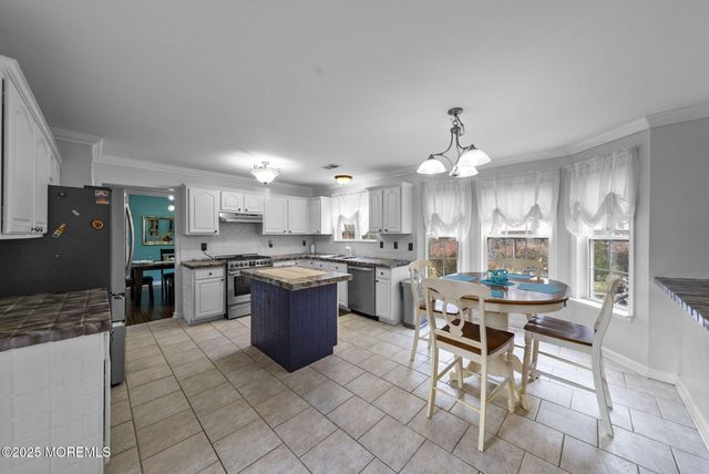 378 Sapphire Drive, Jackson, NJ 08527