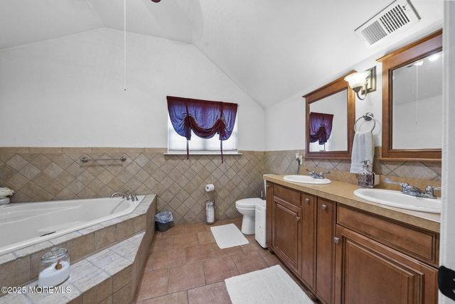 378 Sapphire Drive, Jackson, NJ 08527