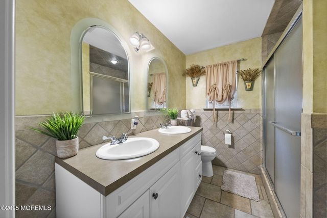 378 Sapphire Drive, Jackson, NJ 08527