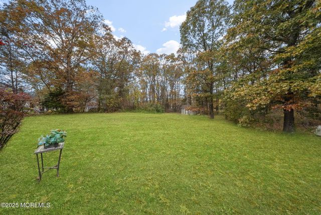 378 Sapphire Drive, Jackson, NJ 08527