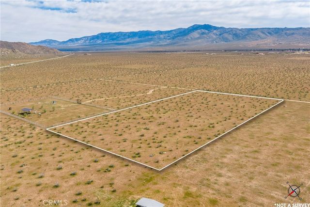 1 Las Piedras, Apple Valley, CA 92308