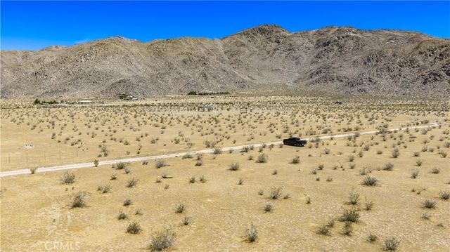 1 Las Piedras, Apple Valley, CA 92308
