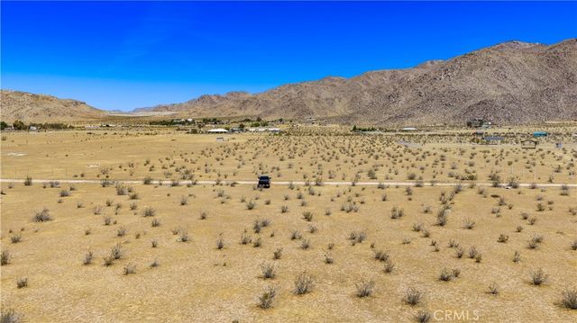 1 Las Piedras, Apple Valley, CA 92308