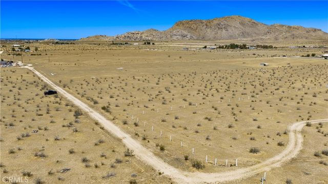 1 Las Piedras, Apple Valley, CA 92308