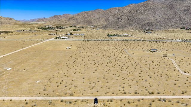 1 Las Piedras, Apple Valley, CA 92308