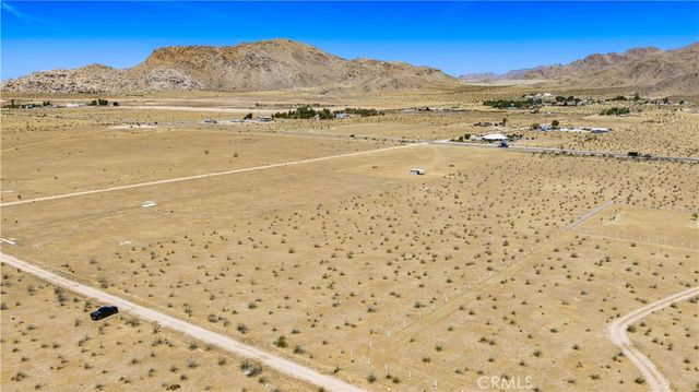 1 Las Piedras, Apple Valley, CA 92308