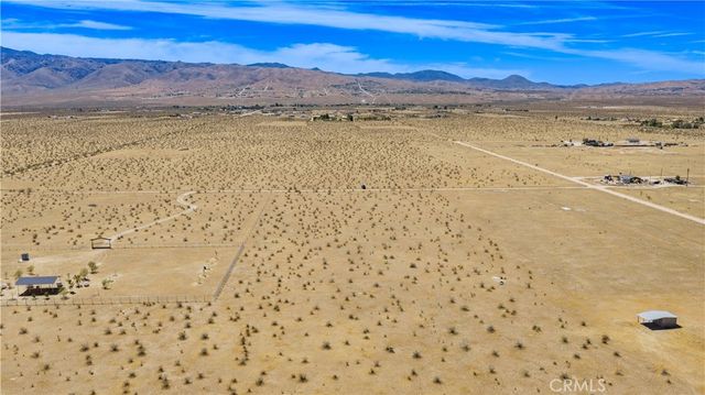 1 Las Piedras, Apple Valley, CA 92308