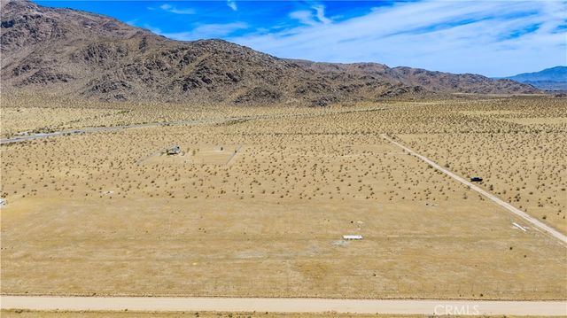 1 Las Piedras, Apple Valley, CA 92308