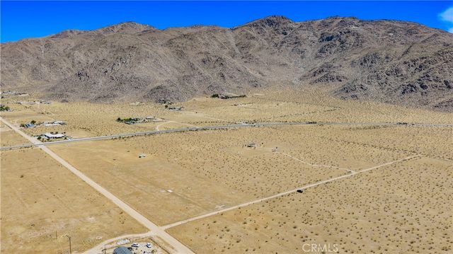 1 Las Piedras, Apple Valley, CA 92308