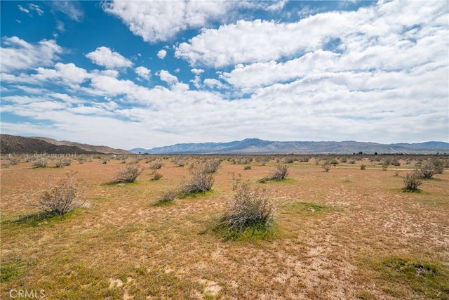 1 Las Piedras, Apple Valley, CA 92308
