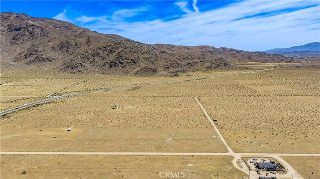 1 Las Piedras, Apple Valley, CA 92308