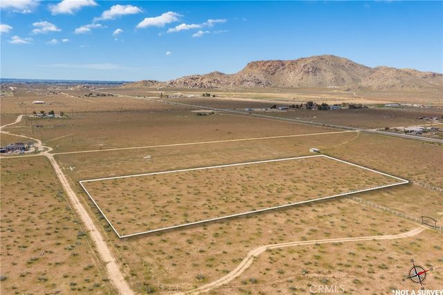 1 Las Piedras, Apple Valley, CA 92308