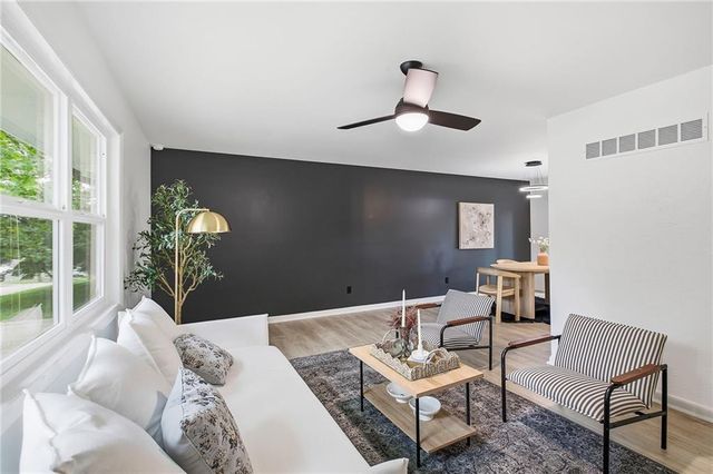 1530 NW 67TH Street, Kansas City, MO 64118