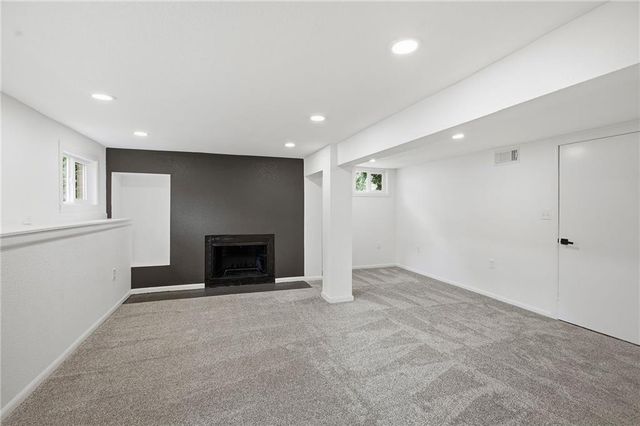 1530 NW 67TH Street, Kansas City, MO 64118