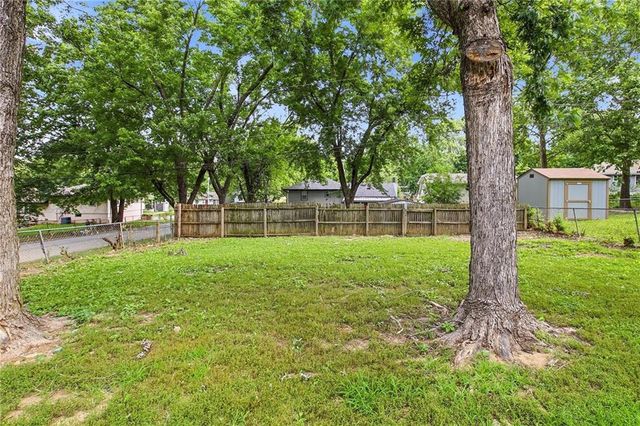 1530 NW 67TH Street, Kansas City, MO 64118