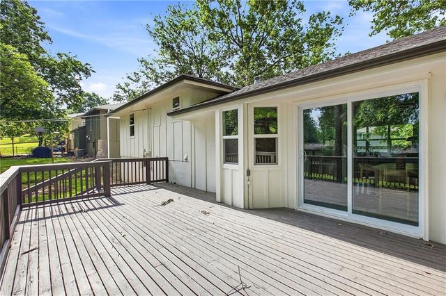 1530 NW 67TH Street, Kansas City, MO 64118