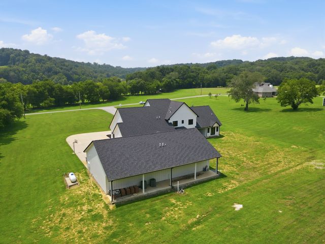 150 Scenic Cir, Pulaski, TN 38478