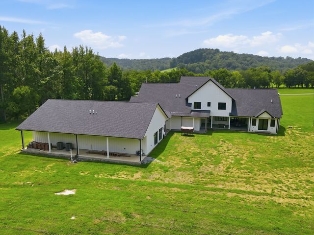 150 Scenic Cir, Pulaski, TN 38478