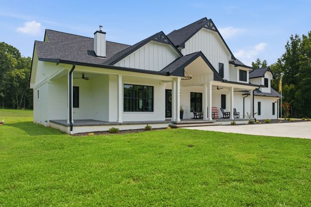 150 Scenic Cir, Pulaski, TN 38478