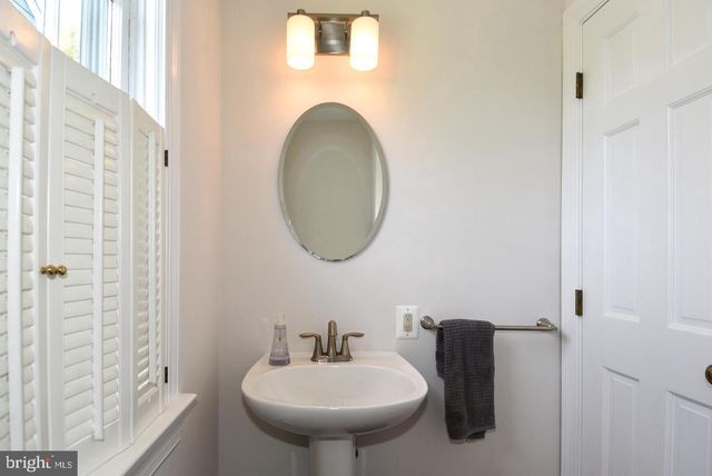 710 W VIEW TER, Alexandria, VA 22301