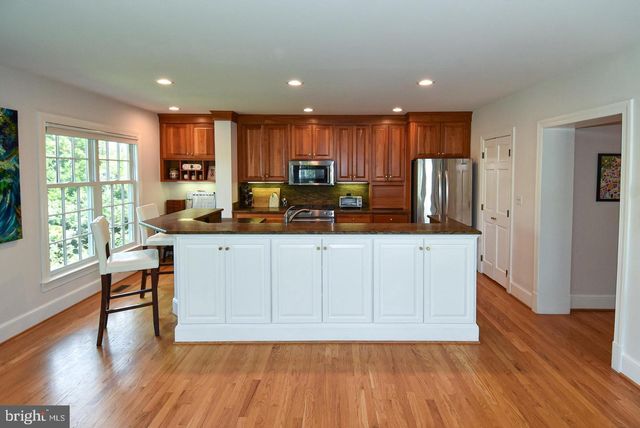 710 W VIEW TER, Alexandria, VA 22301