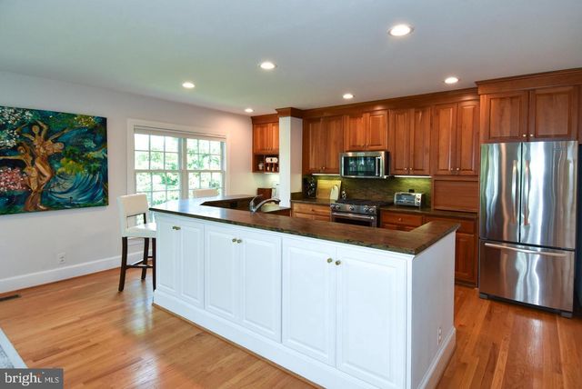 710 W VIEW TER, Alexandria, VA 22301
