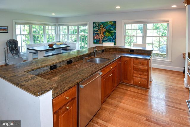 710 W VIEW TER, Alexandria, VA 22301