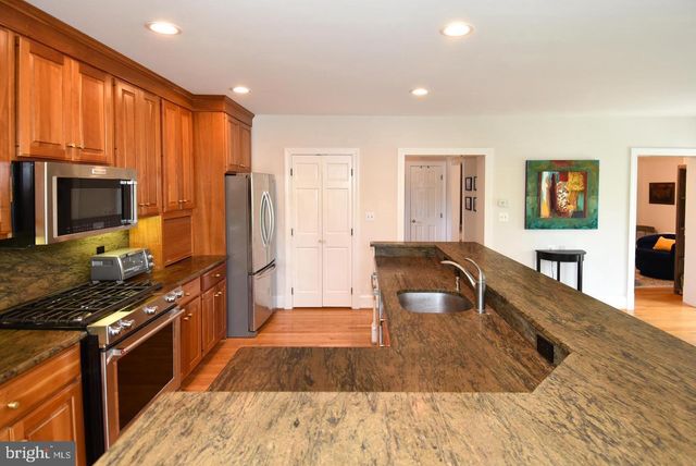 710 W VIEW TER, Alexandria, VA 22301