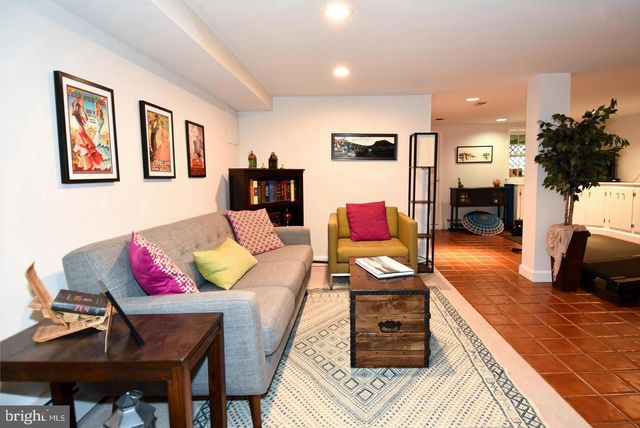 710 W VIEW TER, Alexandria, VA 22301