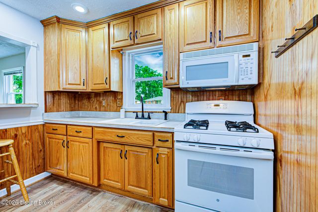 4001 Kurtz Ave, Louisville, KY 40229