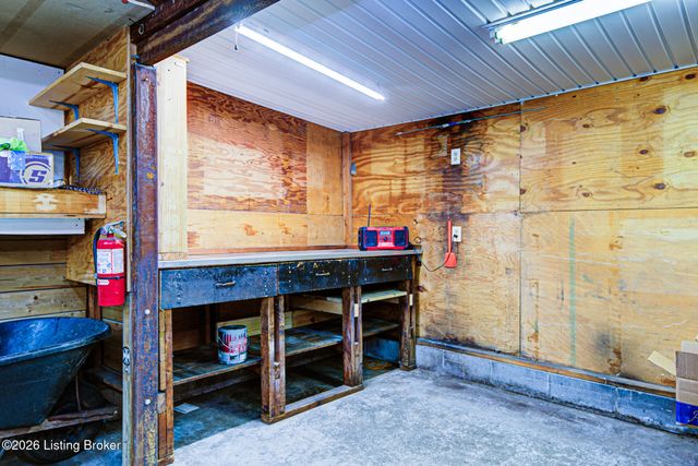 4001 Kurtz Ave, Louisville, KY 40229