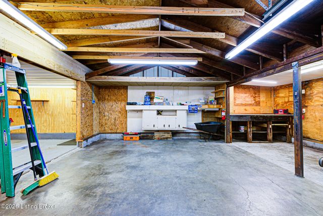 4001 Kurtz Ave, Louisville, KY 40229