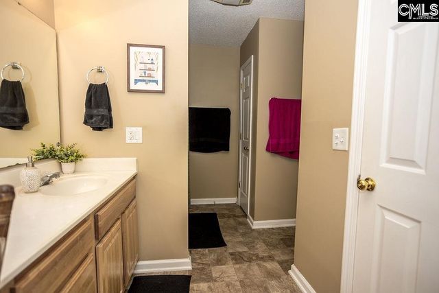 330 Oakpointe Lane, Lexington, SC 29072
