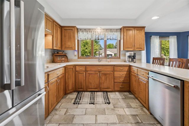 1337 ORCHARD COURT, Neenah, WI 54956