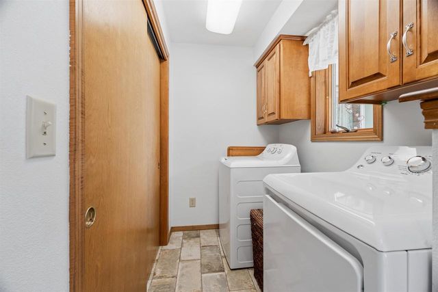 1337 ORCHARD COURT, Neenah, WI 54956