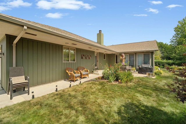 1337 ORCHARD COURT, Neenah, WI 54956