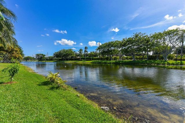 6256 Lansdowne Circle, Boynton Beach, FL 33472