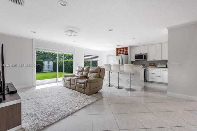 6256 Lansdowne Circle, Boynton Beach, FL 33472