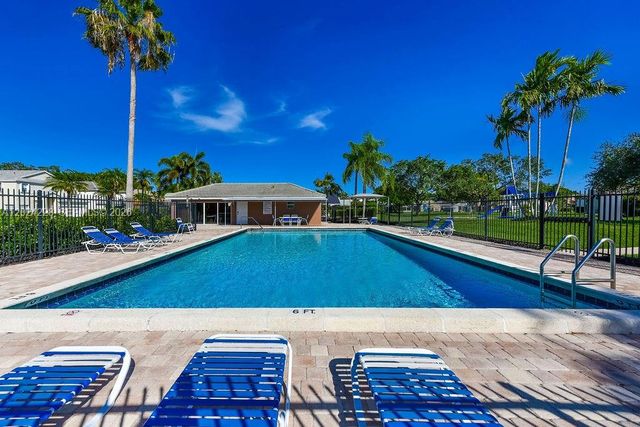 6256 Lansdowne Circle, Boynton Beach, FL 33472