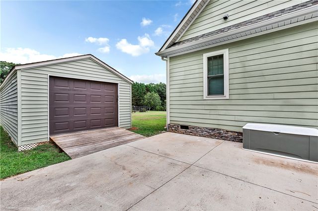 1204 Cherokee Road, Townville, SC 29689