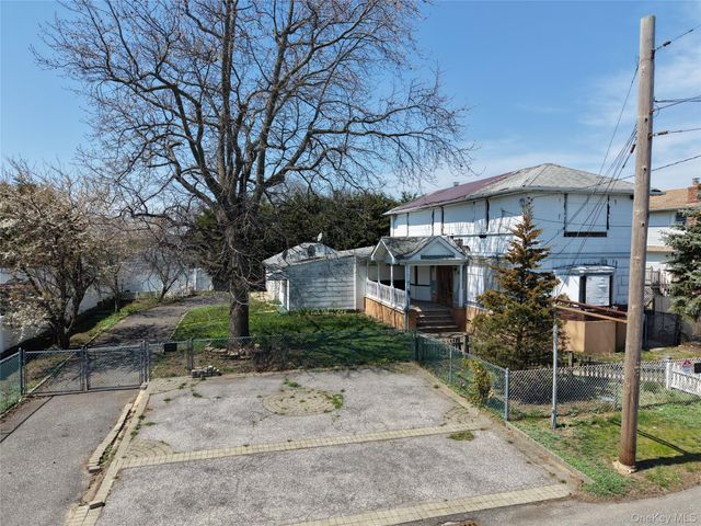 99 Wilson Avenue, Amity Harbor, NY 11701