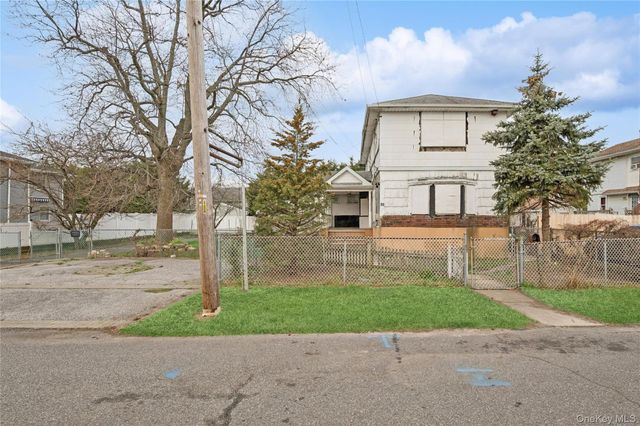 99 Wilson Avenue, Amity Harbor, NY 11701