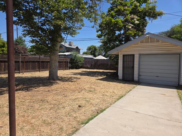 1332 N Wilson, Fresno, CA 93728