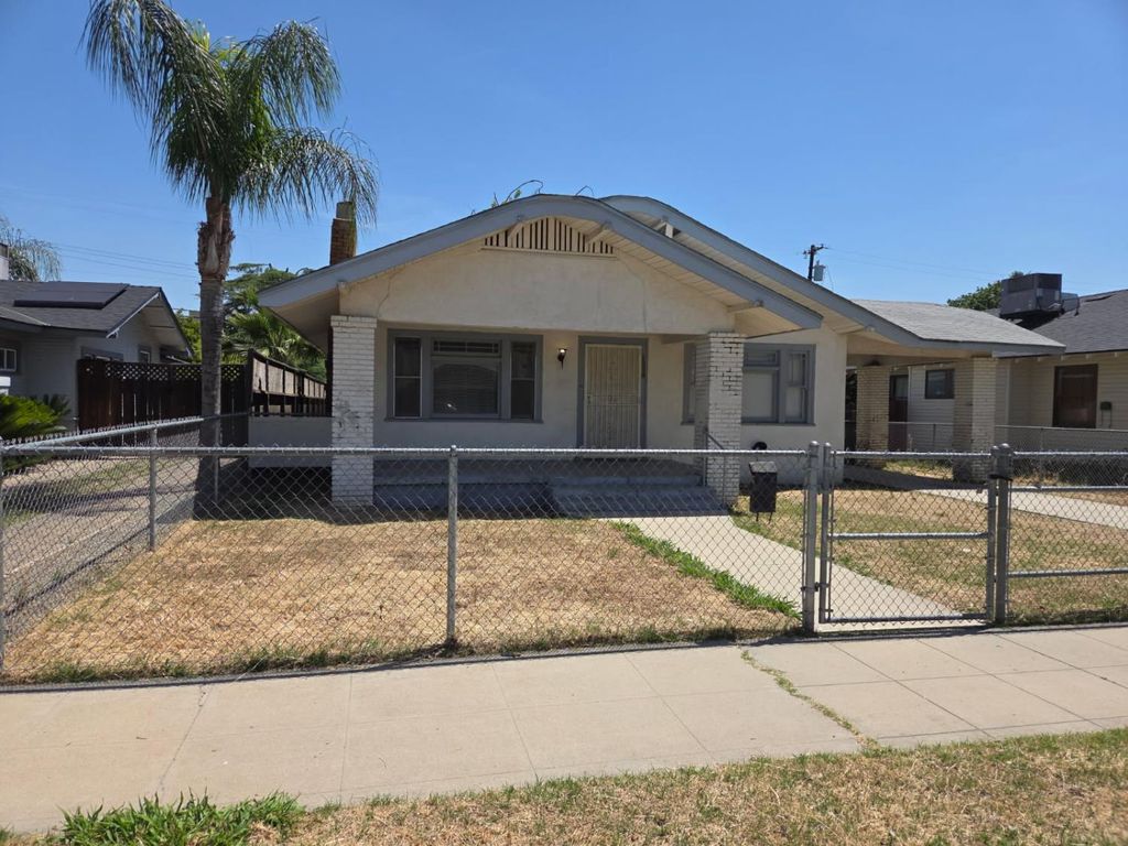 1332 N Wilson, Fresno, CA 93728