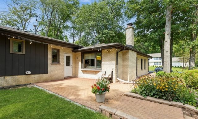 2041 E Gaisor Drive, Crete, IL 60417