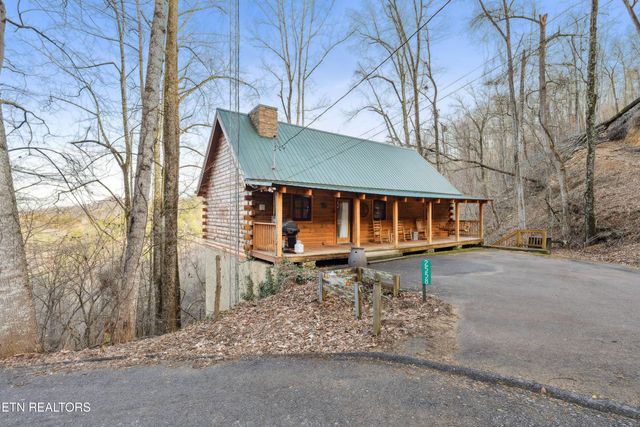 2558 Wildcat Ridge Rd, Sevierville, TN 37862