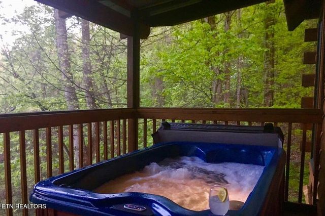 2558 Wildcat Ridge Rd, Sevierville, TN 37862