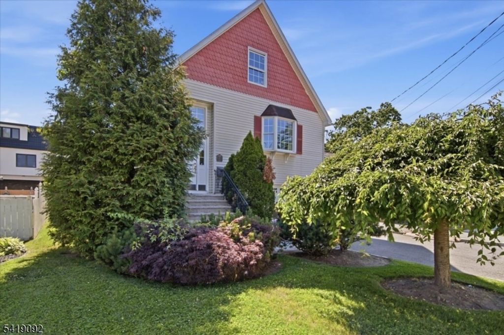 7 Strickland Ave, Little Falls Twp., NJ 07424