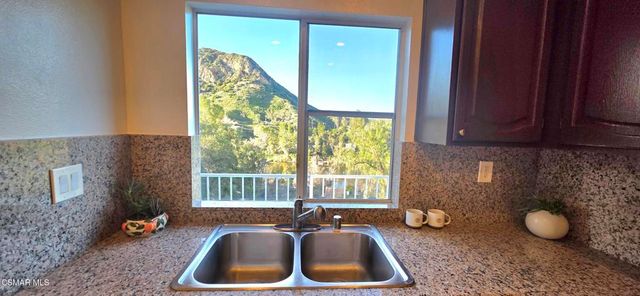 1988 Lookout Drive, Agoura Hills, CA 91301