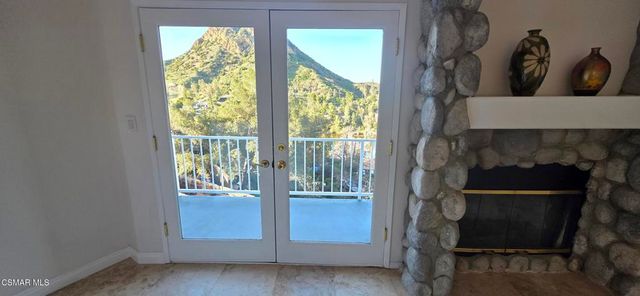 1988 Lookout Drive, Agoura Hills, CA 91301